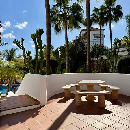 Nueva Andalucia Reno Gem By Shops, Eateries & Bars Lägenhet Marbella